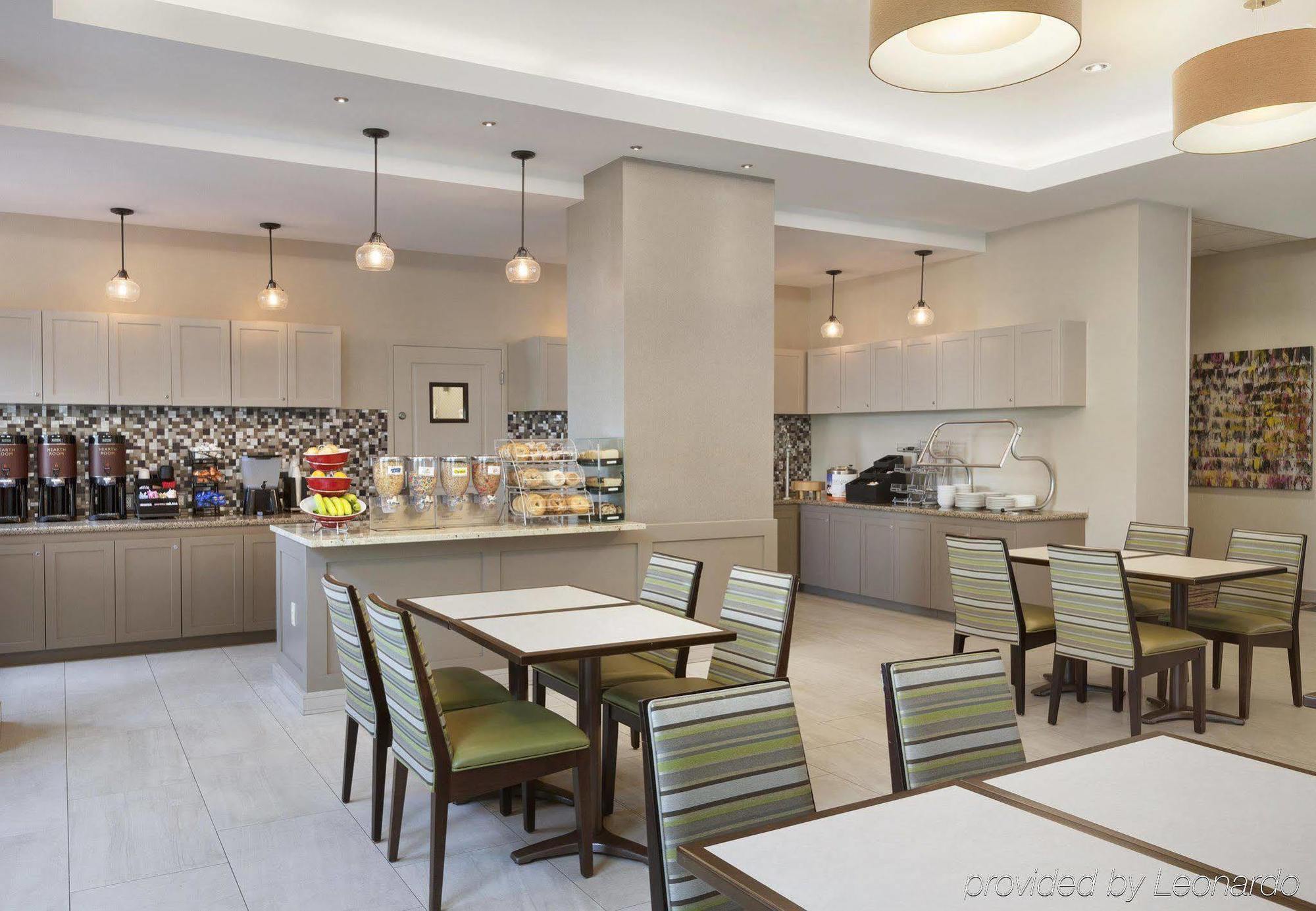 Residence Inn Alexandria Old Town South At Carlyle Restaurace fotografie